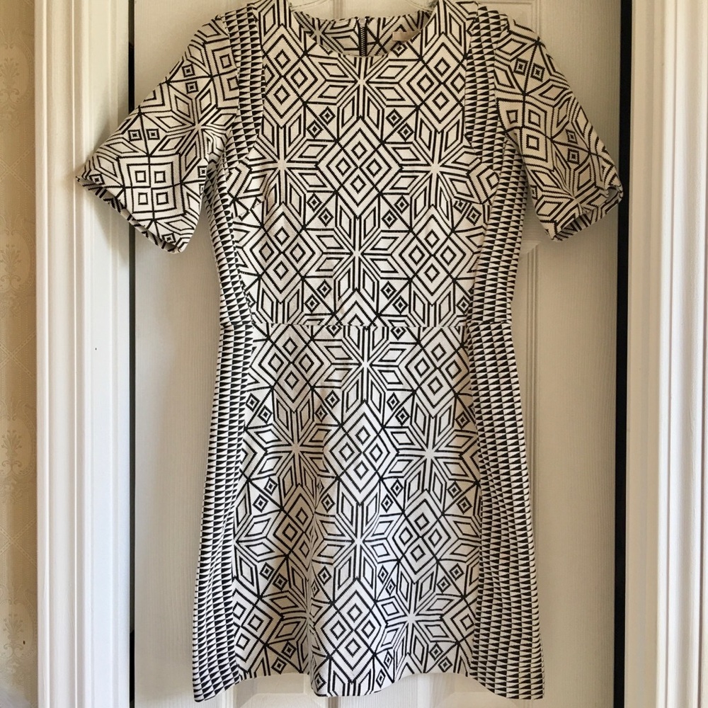 Mod H&M geometric print dress!! 👀 “Host Pick 11/21/22 Total Posh Boss Party” 🎉